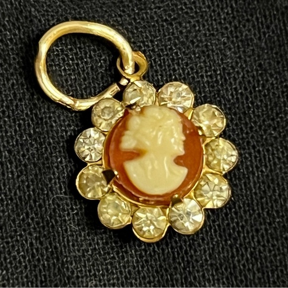 Tiny Cameo Pendant w/Rhinstones - Picture 12 of 12